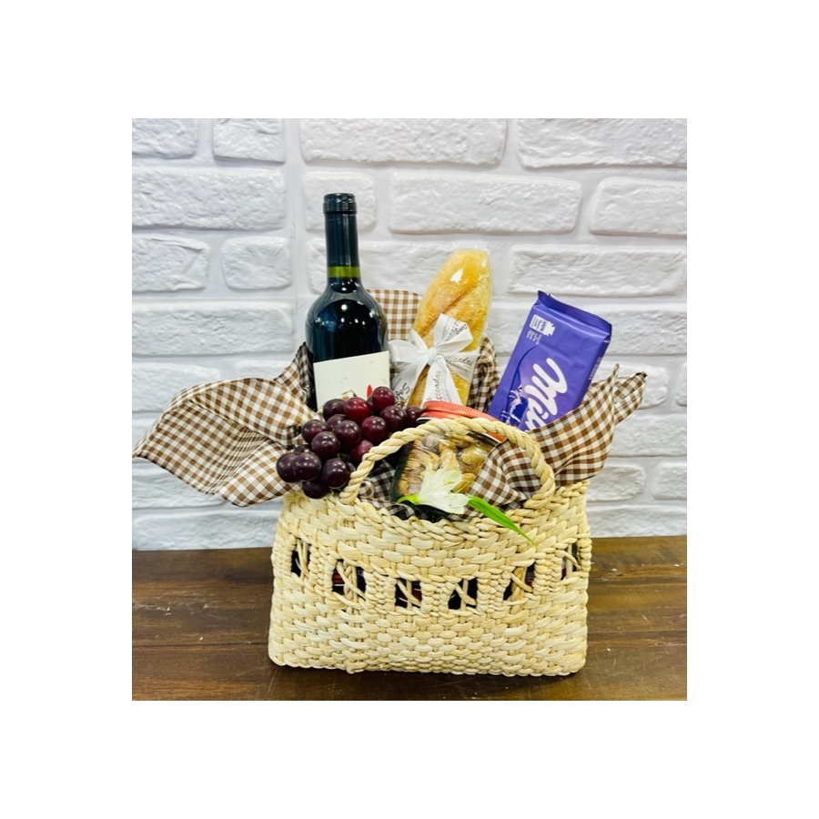 Cesta Mimo Queijos e Vinhos com Alegria