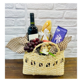 Cesta Mimo Queijos e Vinhos com Alegria